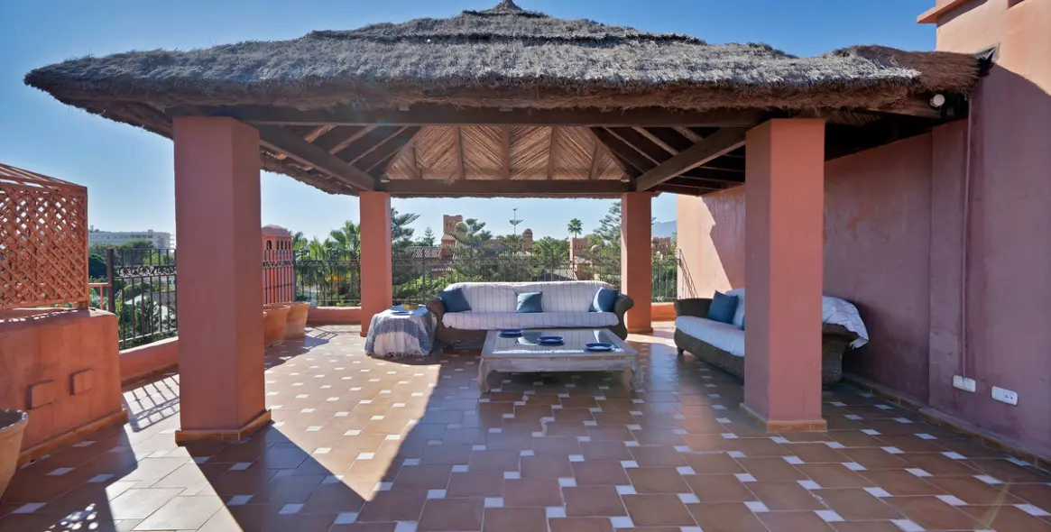 Продажа двухуровневого пентхауса в Guadalmina Baja 48