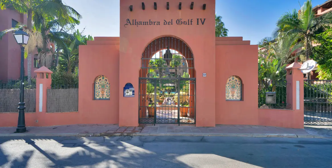 Продажа двухуровневого пентхауса в Guadalmina Baja 55