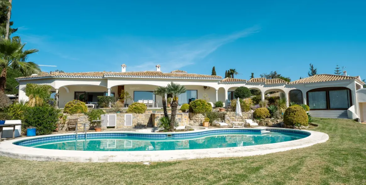 Продажа  отдельно стоящей виллы в Benahavís 1