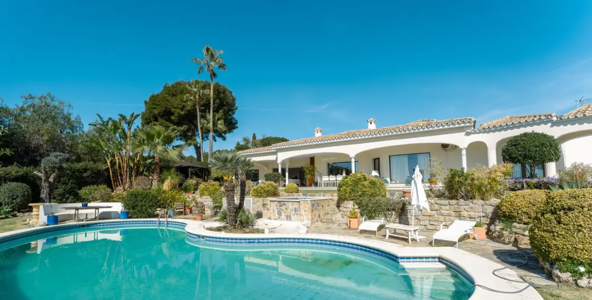 Продажа  отдельно стоящей виллы в Benahavís 2