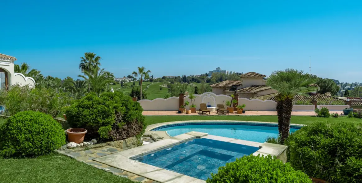 Sale of detached villa in Benahavís 2