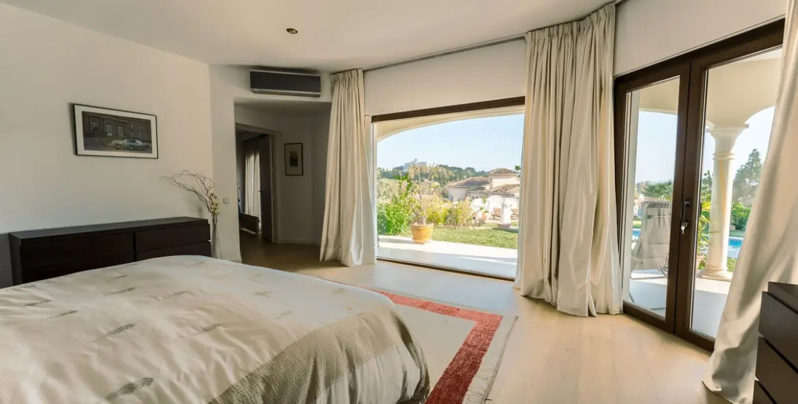 Sale of detached villa in Benahavís 32