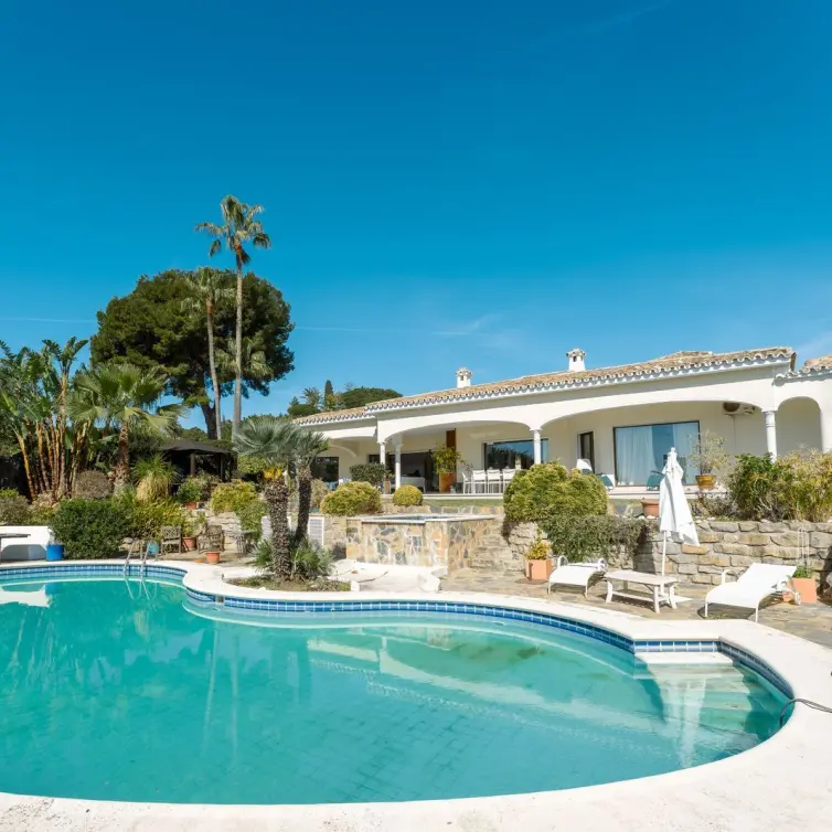 Sale of detached villa in Benahavís