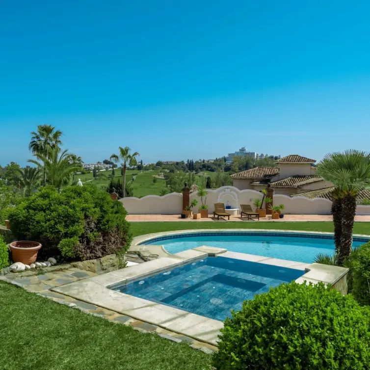 Sale of detached villa in Benahavís