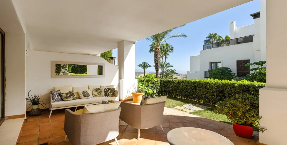 Продажа апартаментов на первом этаже в Casares 1