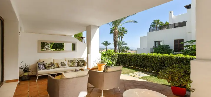 Продажа апартаментов на первом этаже в Casares 0