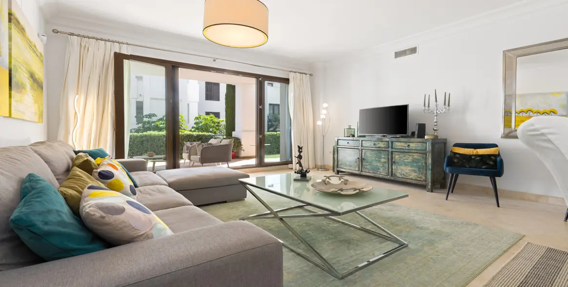 Продажа апартаментов на первом этаже в Casares 2