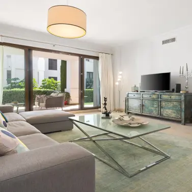 Продажа апартаментов на первом этаже в Casares