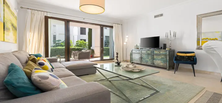 Продажа апартаментов на первом этаже в Casares 1