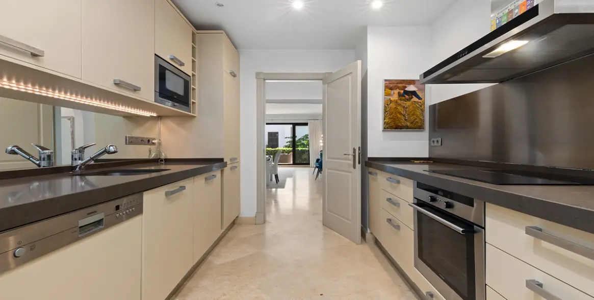 Продажа апартаментов на первом этаже в Casares 3