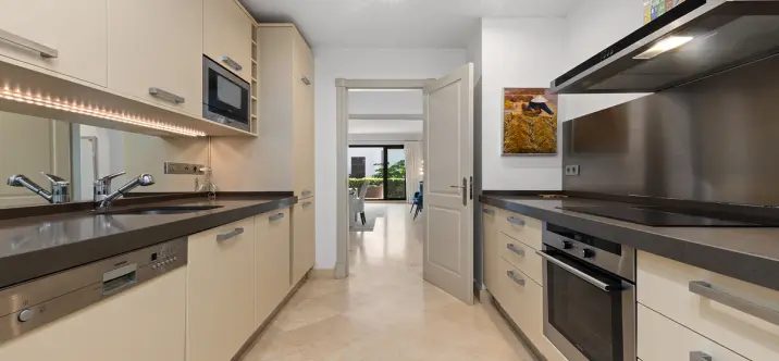 Продажа апартаментов на первом этаже в Casares 2