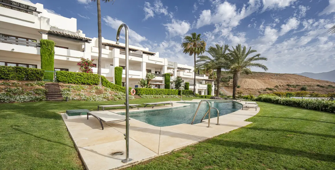 Продажа апартаментов на первом этаже в Casares 4