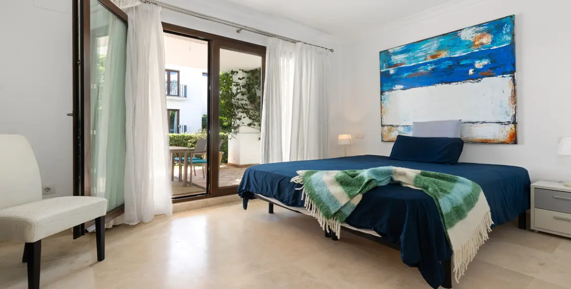 Продажа апартаментов на первом этаже в Casares 5