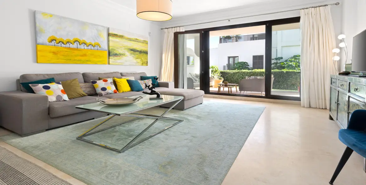 Продажа апартаментов на первом этаже в Casares 6