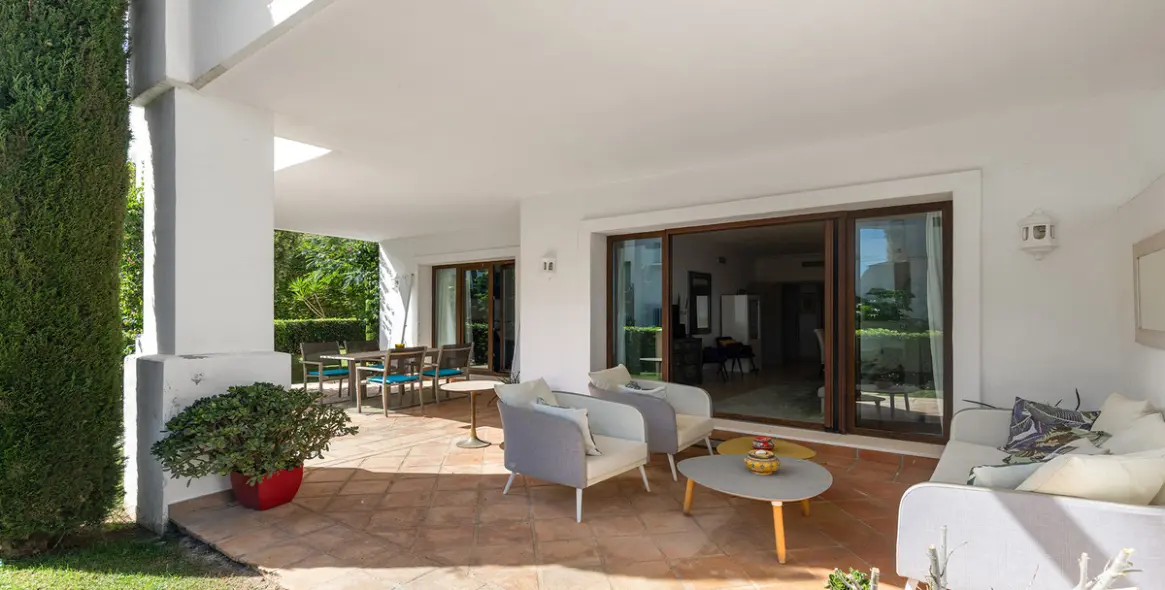 Продажа апартаментов на первом этаже в Casares 7