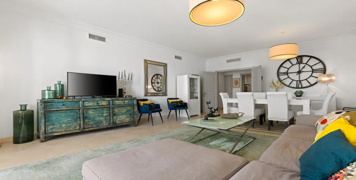 Продажа апартаментов на первом этаже в Casares 9