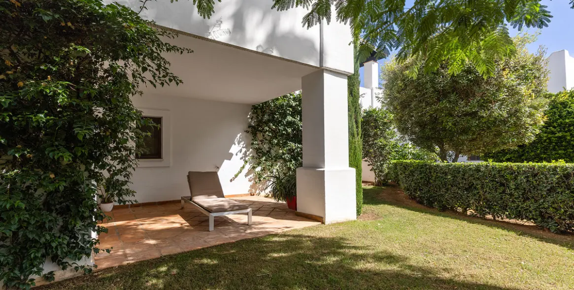 Продажа апартаментов на первом этаже в Casares 10