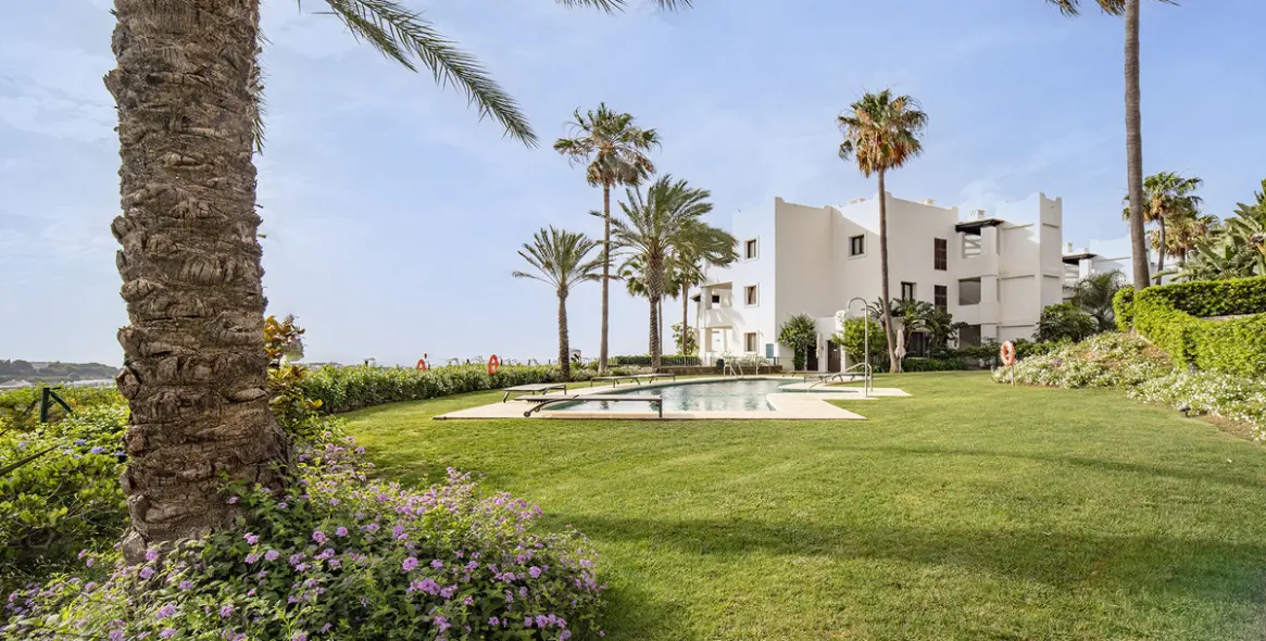 Продажа апартаментов на первом этаже в Casares 12