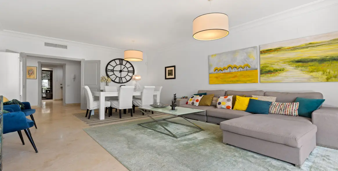 Продажа апартаментов на первом этаже в Casares 14