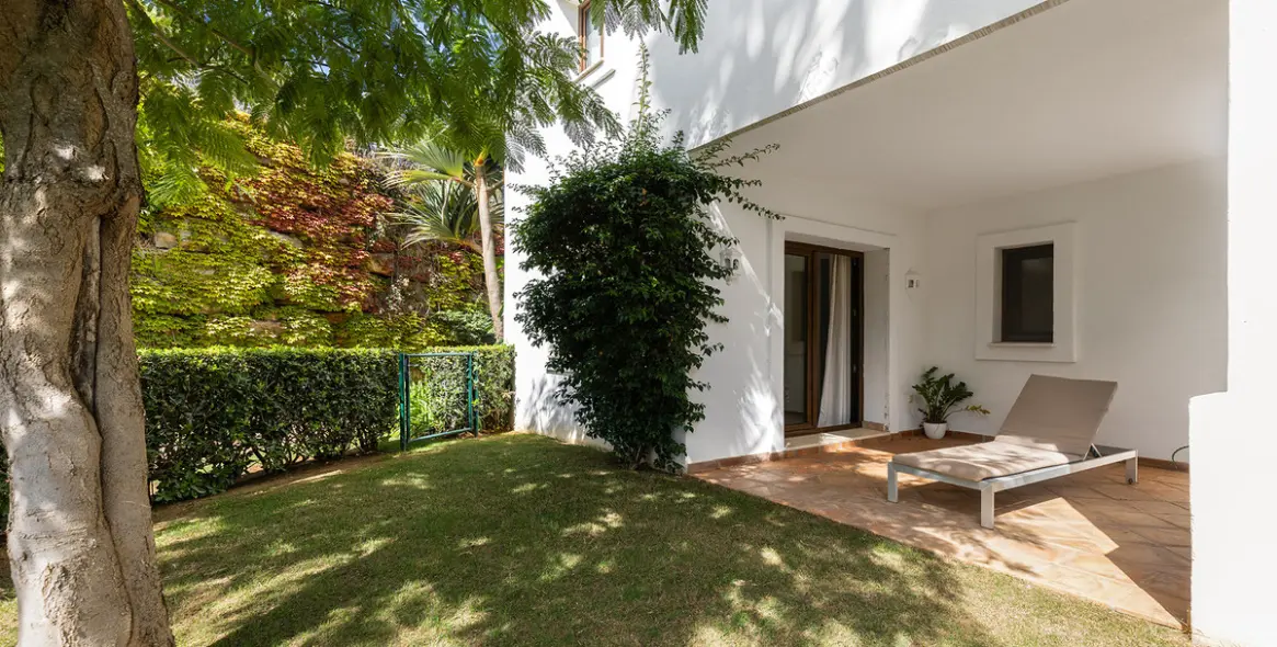 Продажа апартаментов на первом этаже в Casares 15