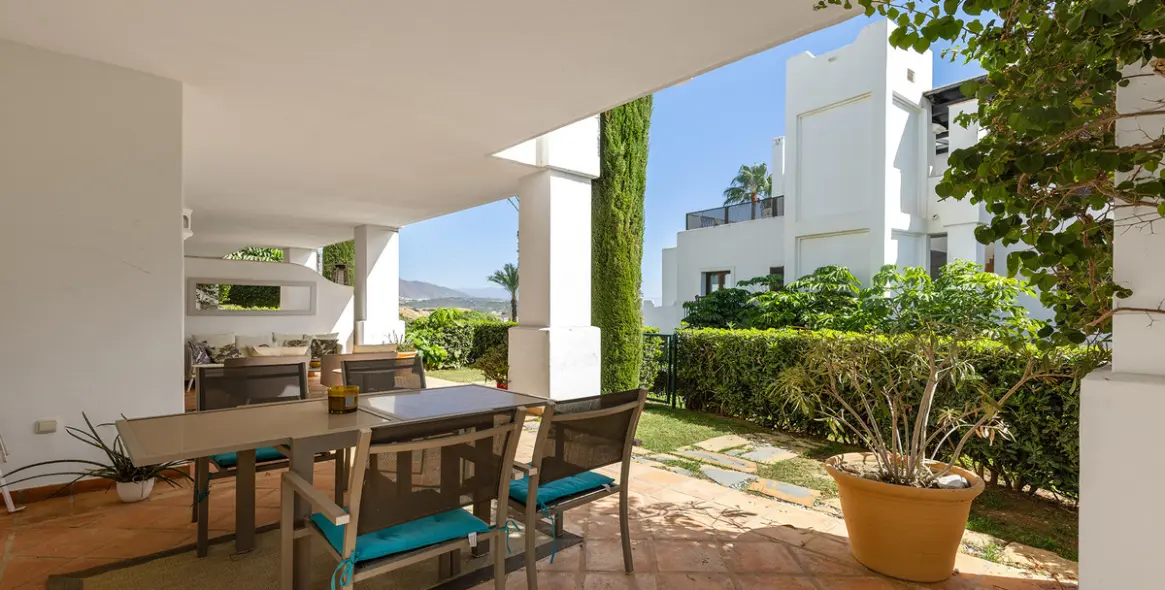 Продажа апартаментов на первом этаже в Casares 16