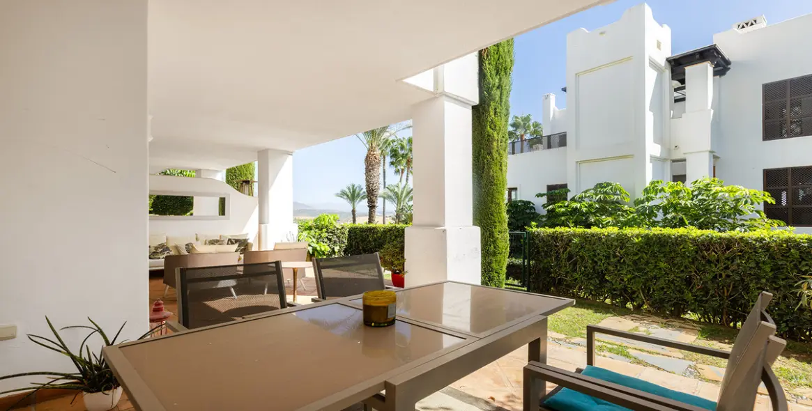 Продажа апартаментов на первом этаже в Casares 17