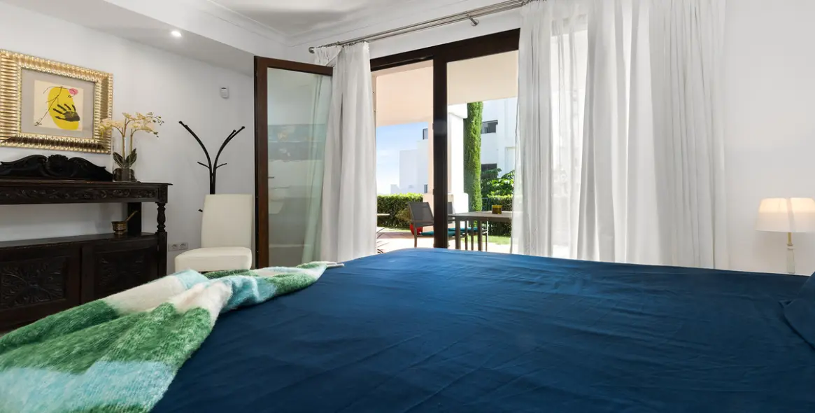 Продажа апартаментов на первом этаже в Casares 18