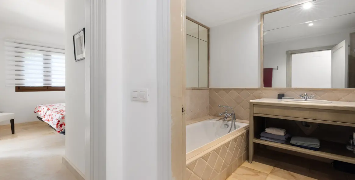 Продажа апартаментов на первом этаже в Casares 20