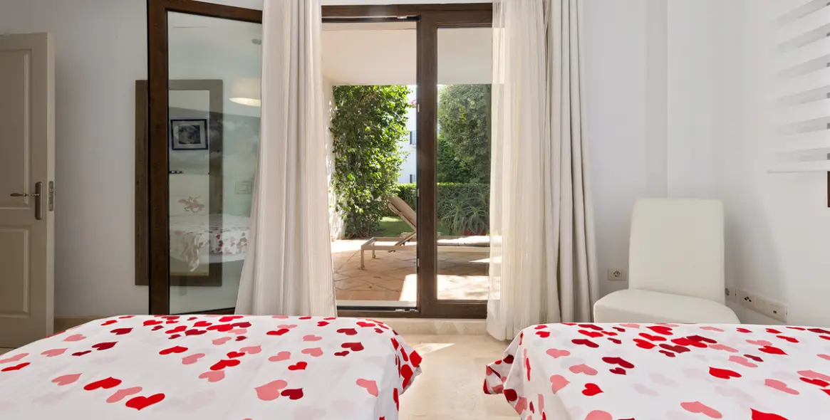 Продажа апартаментов на первом этаже в Casares 23