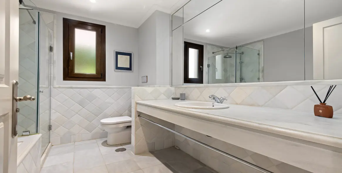 Продажа апартаментов на первом этаже в Casares 24