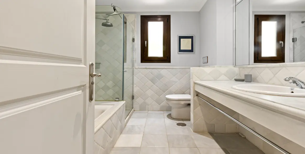 Продажа апартаментов на первом этаже в Casares 25