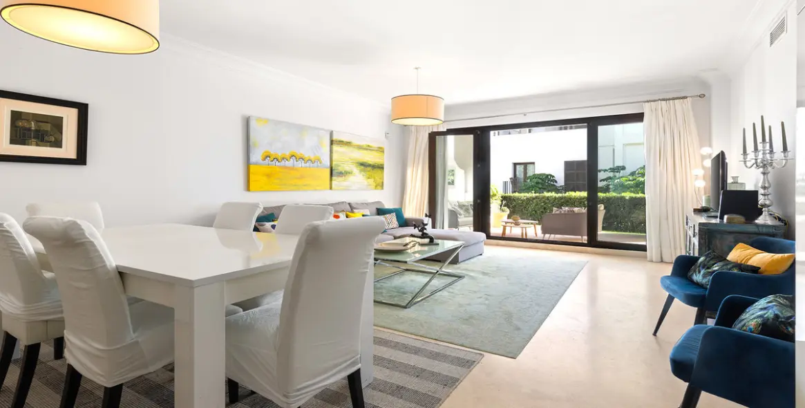 Продажа апартаментов на первом этаже в Casares 28