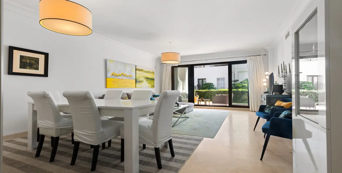 Продажа апартаментов на первом этаже в Casares 29