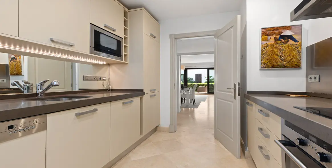 Продажа апартаментов на первом этаже в Casares 31