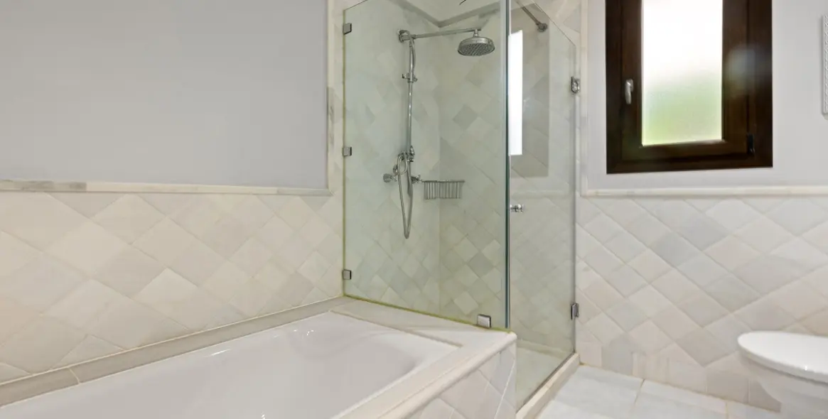 Продажа апартаментов на первом этаже в Casares 32