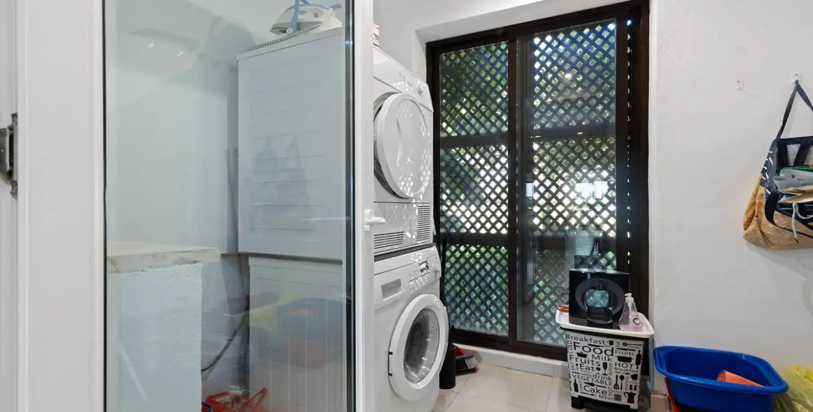 Продажа апартаментов на первом этаже в Casares 34