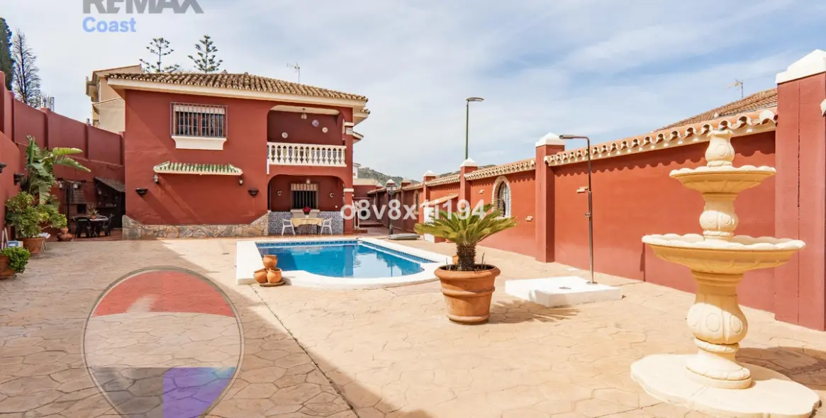 Sale of detached villa in Ciudad Jardín 1