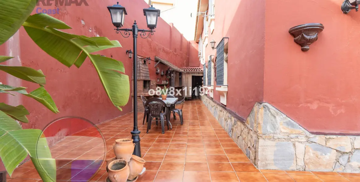 Sale of detached villa in Ciudad Jardín 2