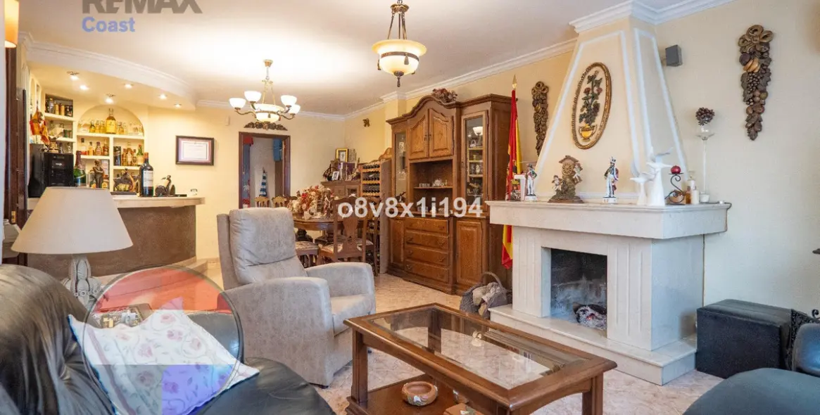 Sale of detached villa in Ciudad Jardín 10