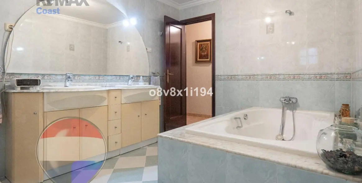 Sale of detached villa in Ciudad Jardín 22