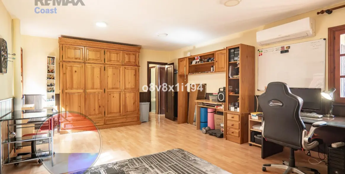 Sale of detached villa in Ciudad Jardín 24