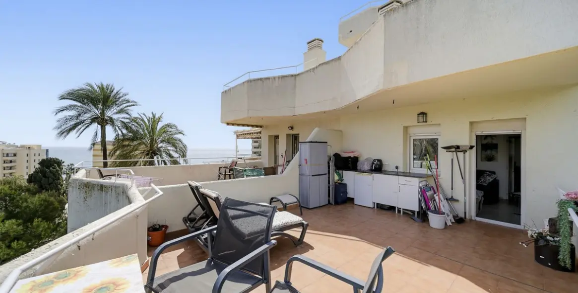Sale of middle floor apartment in Benalmadena 1