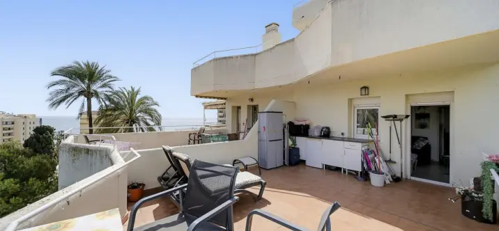 Sale of middle floor apartment in Benalmadena 0