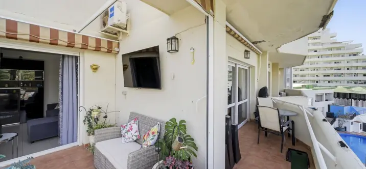 Sale of middle floor apartment in Benalmadena 2