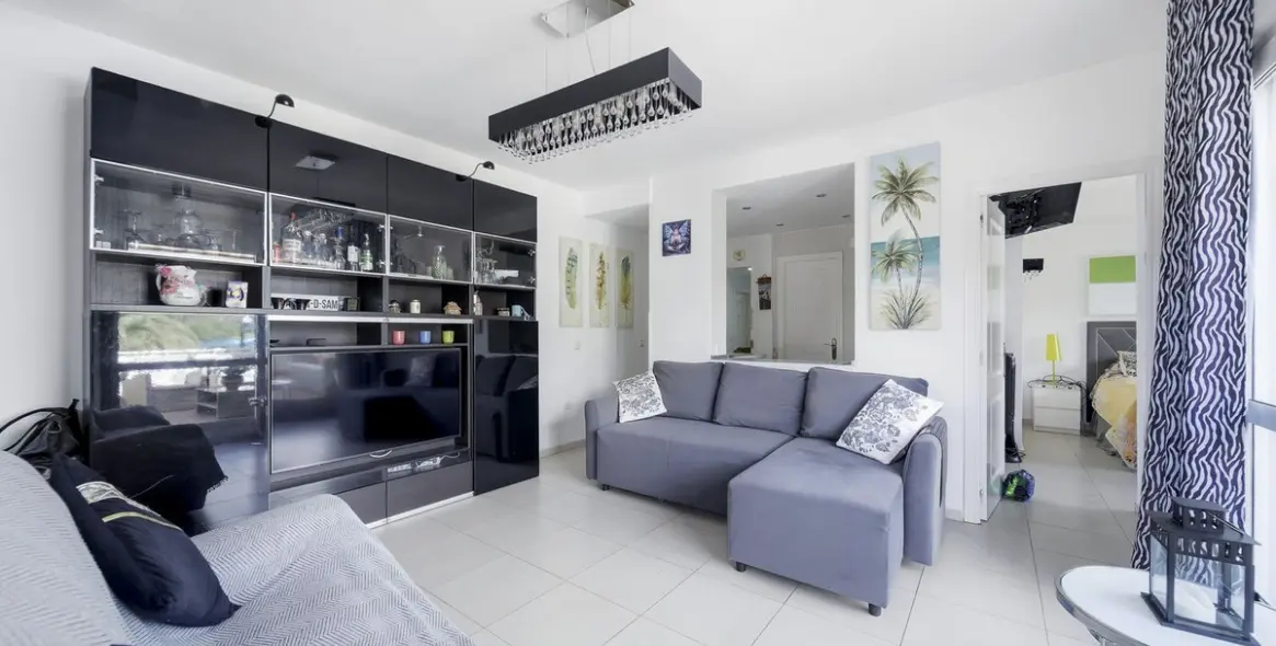 Sale of middle floor apartment in Benalmadena 9