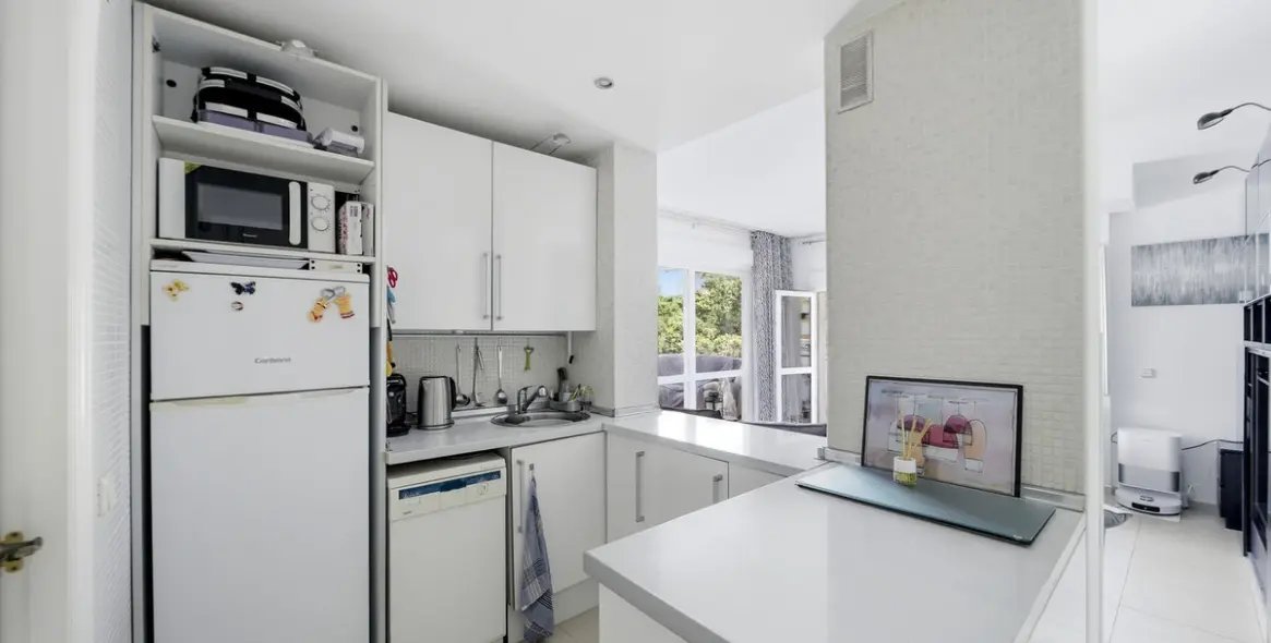 Sale of middle floor apartment in Benalmadena 12