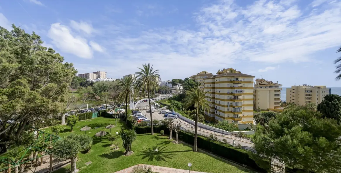 Sale of middle floor apartment in Benalmadena 16