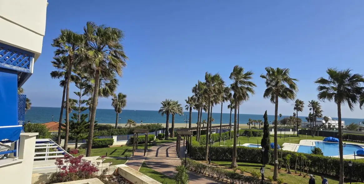 Продажа апартаментов на среднем этаже в San Luis de Sabinillas 1