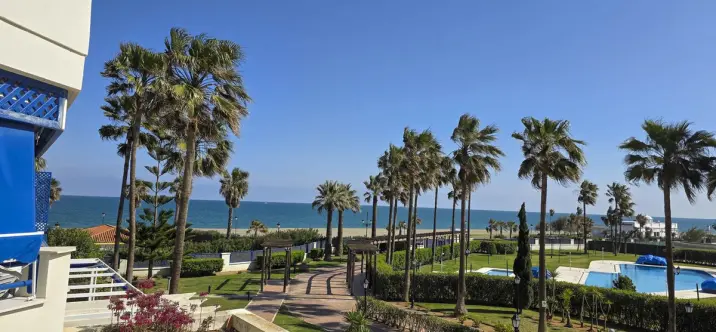 Sale of middle floor apartment in San Luis de Sabinillas 0