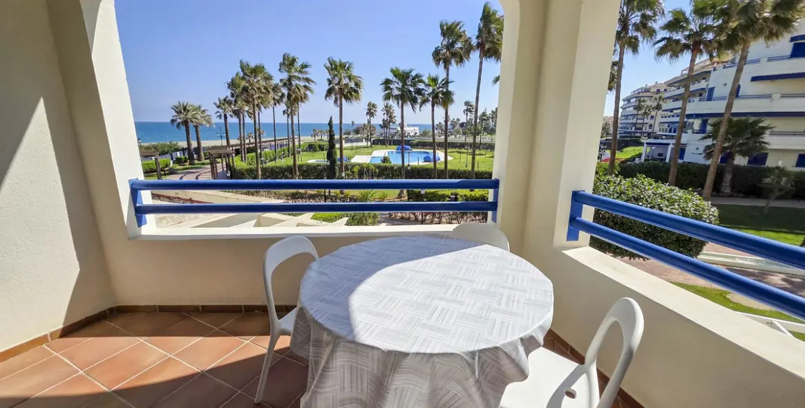 Продажа апартаментов на среднем этаже в San Luis de Sabinillas 2